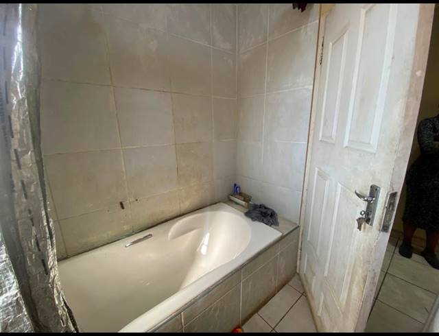 2 BEDROOM HOUSE FOR SALE IN PALM RIDGE EXT 2